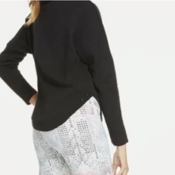 FABLETICS Black "Peary" Snap Shoulder Funnel Neck Crop Pullover Sweatshirt L - Picture 3 of 8